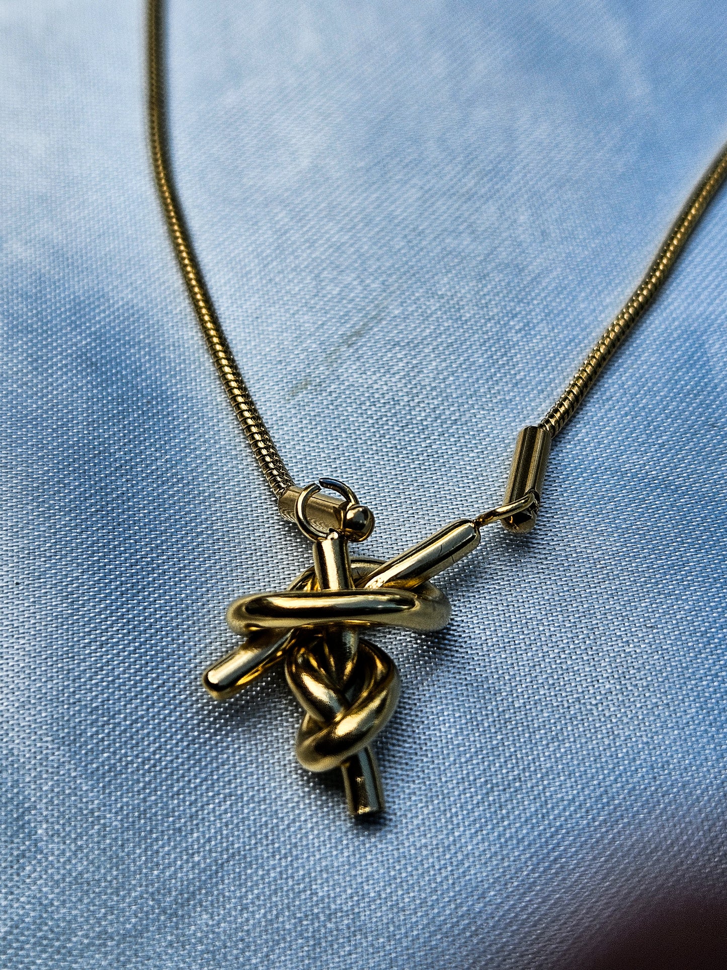 LORETTA KNOTS NECKLACE