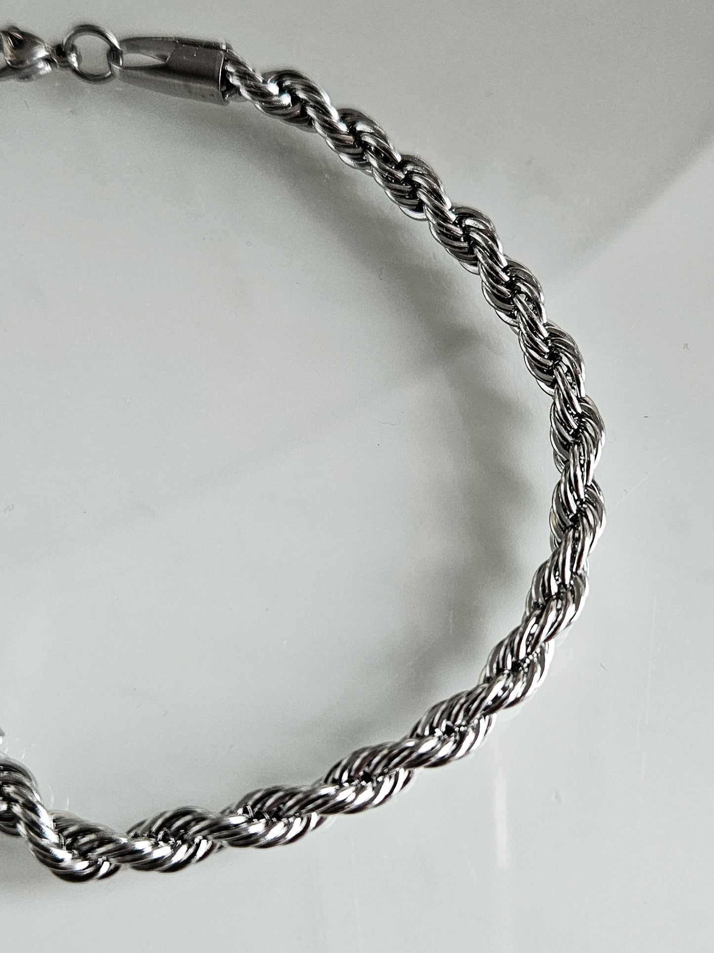 MYRA TWIST BRACELET
