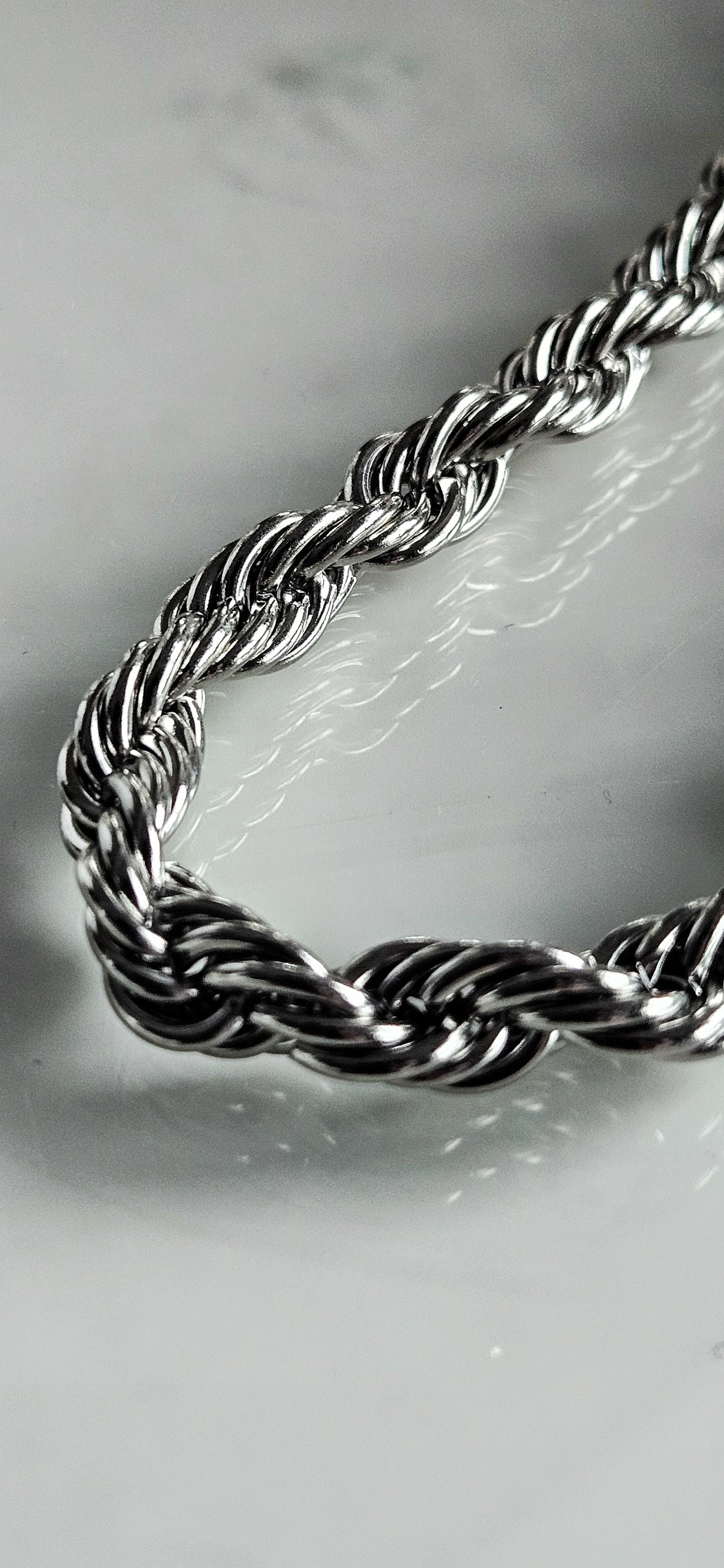 LENCY NECKLACE
