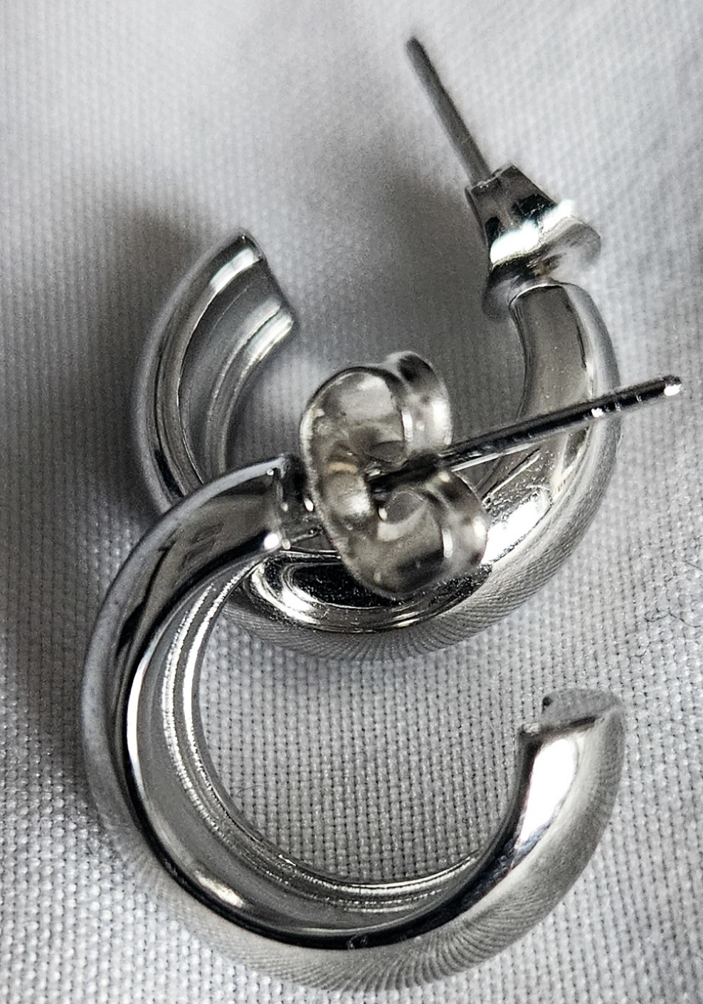 VEE EARRINGS